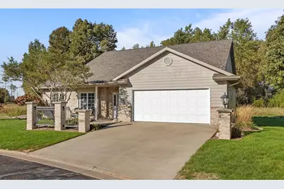 3889 N Crosscreek Circle, Appleton, WI 54913 - Photo 2