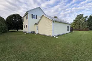221 Bridge St, Oconto, WI 54153 - Photo 10