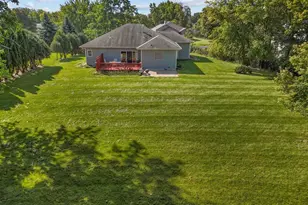 2282 Willow Way Dr, Oshkosh, WI 54904 - Photo 2