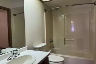 1345 W 18th Ave, Oshkosh, WI 54902 - Photo 18