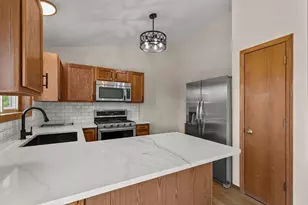 1604 Primrose Ln, Fond du Lac, WI 54935 - Photo 10