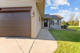 1604 Primrose Ln, Fond du Lac, WI 54935 - Photo 2