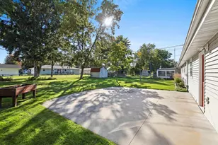 923 Amhart Dr, De Pere, WI 54115 - Photo 28