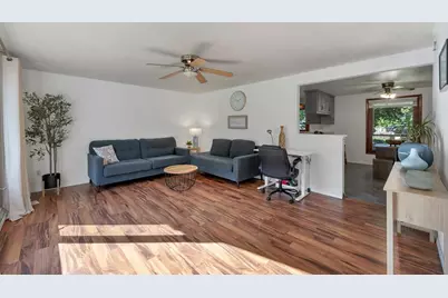 1434 Baumgart Road, Green Bay, WI 54304 - Photo 2