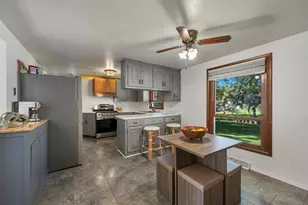 1434 Baumgart Rd, Green Bay, WI 54304 - Photo 4