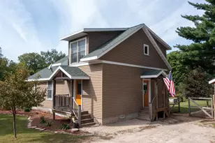 725 Shearer St, Waupaca, WI 54981 - Photo 2