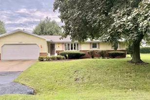 1596 Oakridge Ct, Menasha, WI 54952 - Photo 1