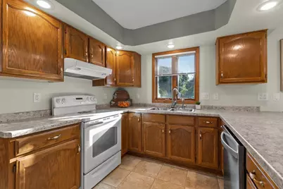 1270 Snowdon Drive, Oshkosh, WI 54904 - Photo 10