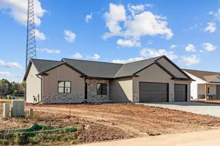W5765 Roundstone Pl, Menasha, WI 54952 - Photo 18