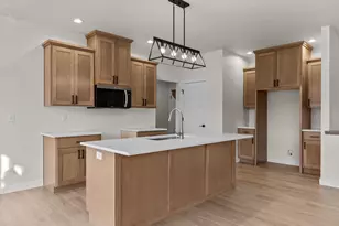 W5765 Roundstone Pl, Menasha, WI 54952 - Photo 4