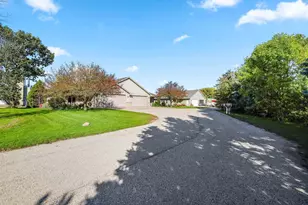 320 E Evergreen Dr, Kaukauna, WI 54130 - Photo 6