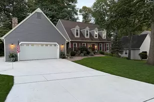 2075 Sandalwood Ct, Green Bay, WI 54304 - Photo 2