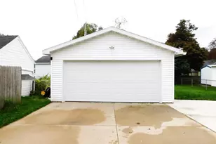 1744 Eastman Ave, Green Bay, WI 54302 - Photo 16