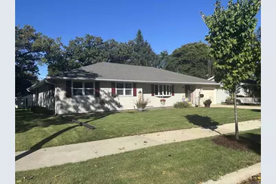 135 N Meadow Street, Oshkosh, WI 54902 - Photo 2