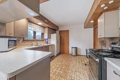 1530 W 7th Avenue, Oshkosh, WI 54902 - Photo 6