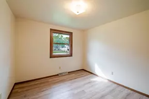 553 Delwiche Rd, Green Bay, WI 54302 - Photo 20
