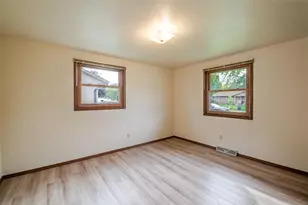 553 Delwiche Rd, Green Bay, WI 54302 - Photo 18