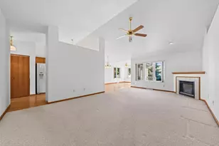 246 Wyldewood Dr, Oshkosh, WI 54904 - Photo 4