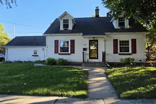 729 W Oak St, West Bend, WI 53095 - Photo 1