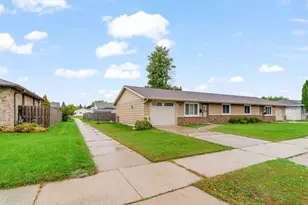 930 Abrams St, Green Bay, WI 54302 - Photo 2