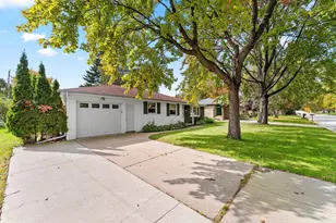 1575 Forest Glen Dr, Green Bay, WI 54304 - Photo 2