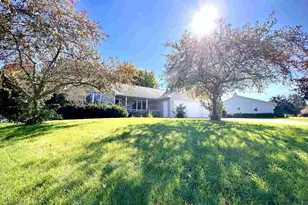 2039 Meadow Links Dr, New Franken, WI 54229 - Photo 2