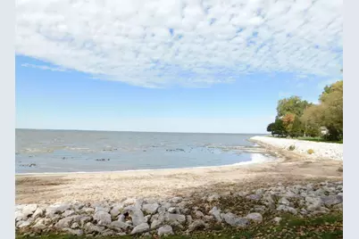 2829 East Shore Drive, Green Bay, WI 54302 - Photo 4