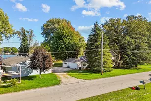 5592 Lake Rd, Oshkosh, WI 54902 - Photo 58