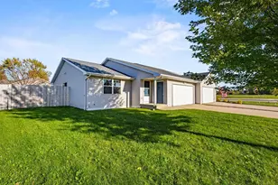 2633 Van View St, Green Bay, WI 54311 - Photo 4
