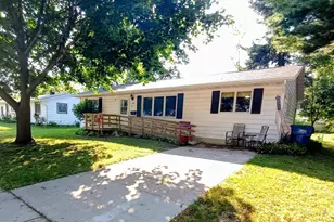 135 Robert St, Clintonville, WI 54929 - Photo 4