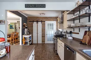 633 Hansen St, Neenah, WI 54956 - Photo 4