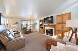 2141 Dorset Dr, Green Bay, WI 54311 - Photo 8