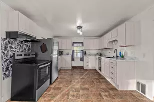 333 W 11th Ave, Oshkosh, WI 54902 - Photo 2
