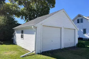 302 Pine St, Neenah, WI 54956 - Photo 14