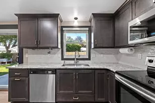 1228 O Keefe Ct, De Pere, WI 54115 - Photo 10