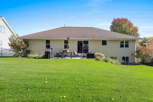 2182 W Melcorn Cir, De Pere, WI 54115 - Photo 36