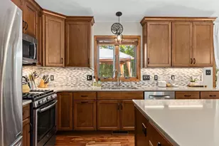 1605 Meadowbreeze Cir, Neenah, WI 54956 - Photo 10