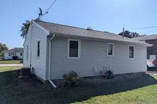 157 N Lark St, Oshkosh, WI 54902 - Photo 6