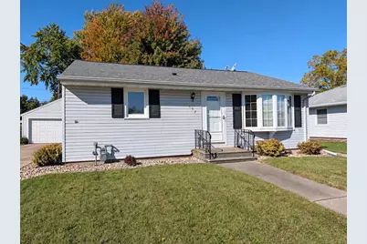 157 N Lark Street, Oshkosh, WI 54902 - Photo 2
