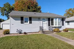 157 N Lark St, Oshkosh, WI 54902 - Photo 2