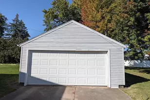 157 N Lark St, Oshkosh, WI 54902 - Photo 8