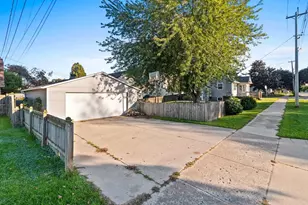 1821 S 18th St, Manitowoc, WI 54220 - Photo 24