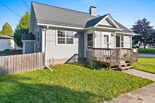 1821 S 18th St, Manitowoc, WI 54220 - Photo 2