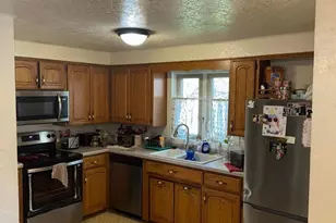 1009 Red Oak Ln, Appleton, WI 54915 - Photo 2