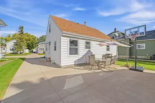 855 W 12th Ave, Oshkosh, WI 54902 - Photo 4