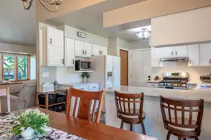 1267 Snowdon Dr, Oshkosh, WI 54904 - Photo 8