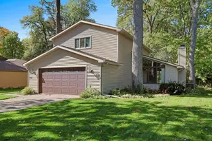 2911 S Dellwood St, Appleton, WI 54915 - Photo 2