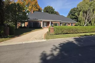 326 Braebourne Ct, Green Bay, WI 54301 - Photo 2