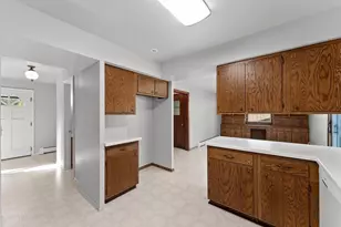 1134 N Locust St, Green Bay, WI 54303 - Photo 12