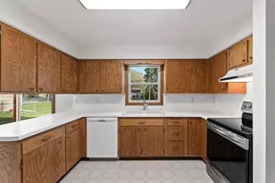 1134 N Locust St, Green Bay, WI 54303 - Photo 12